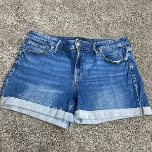 Gap Denim Shorts Women’s size 16